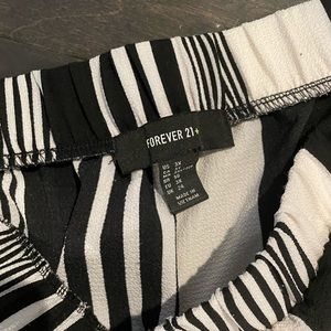 Forever 21 Plus Wide Leg B&W Stripped Pants